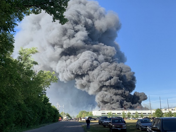 В США горит химический завод, власти объявили эвакуацию