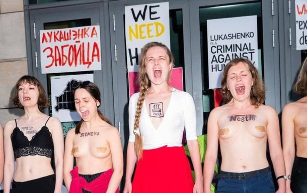 В Польше активистки провели «минуту крика» топлес в поддержку политзаключенных в Беларуси (фото) — СМИ