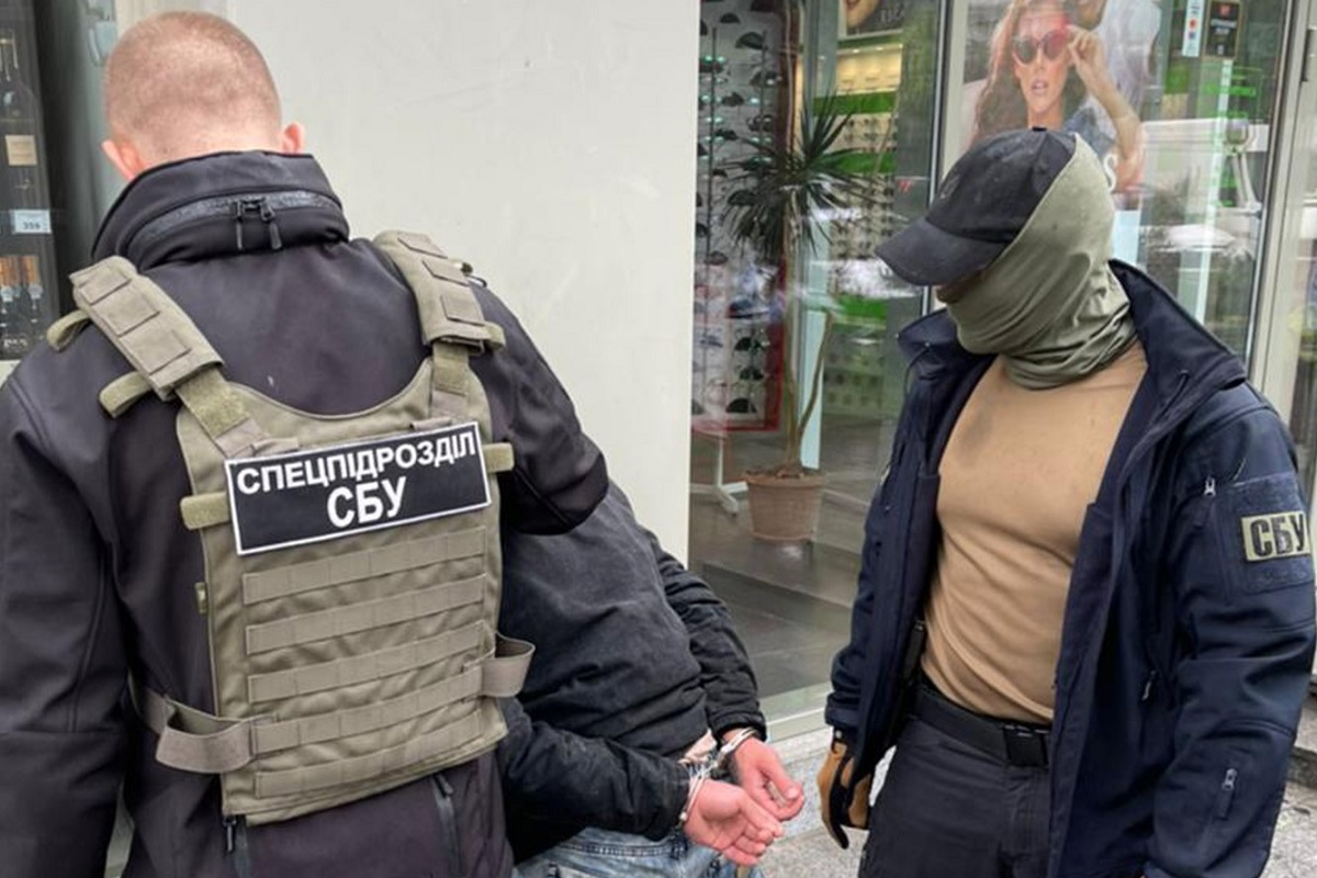 В Одесской области полицейская торговала наркотиками, которые воровала из вещдоков