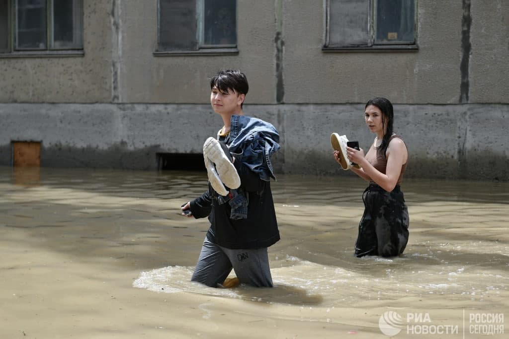 Затопленная Керчь: в Сети опубликованы фотографии и видео из города после ливня - 4 - изображение