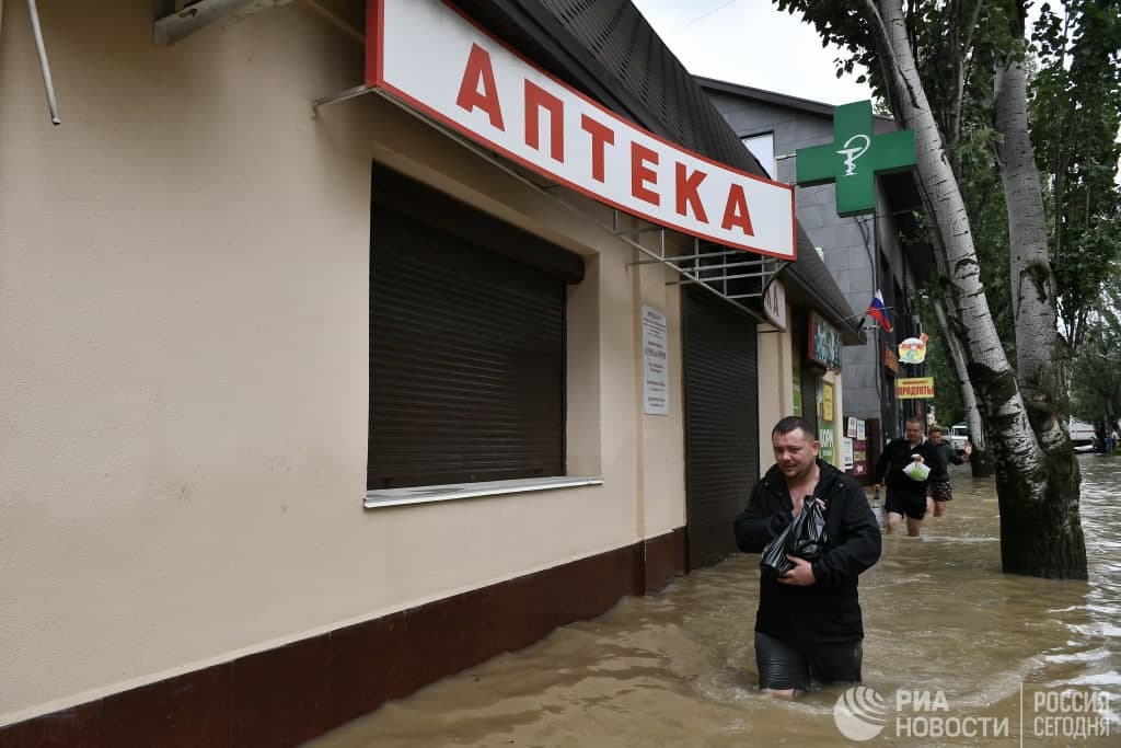Затопленная Керчь: в Сети опубликованы фотографии и видео из города после ливня - 5 - изображение