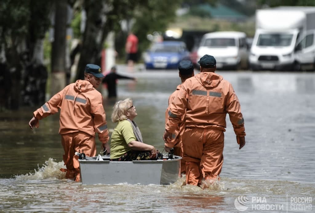 Затопленная Керчь: в Сети опубликованы фотографии и видео из города после ливня - 6 - изображение