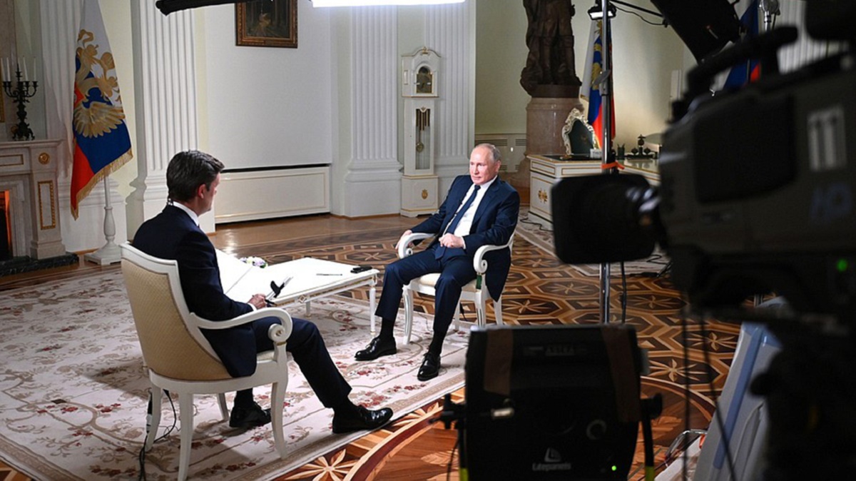 Американский журналист рассказал, о чем говорил с Путиным без камер