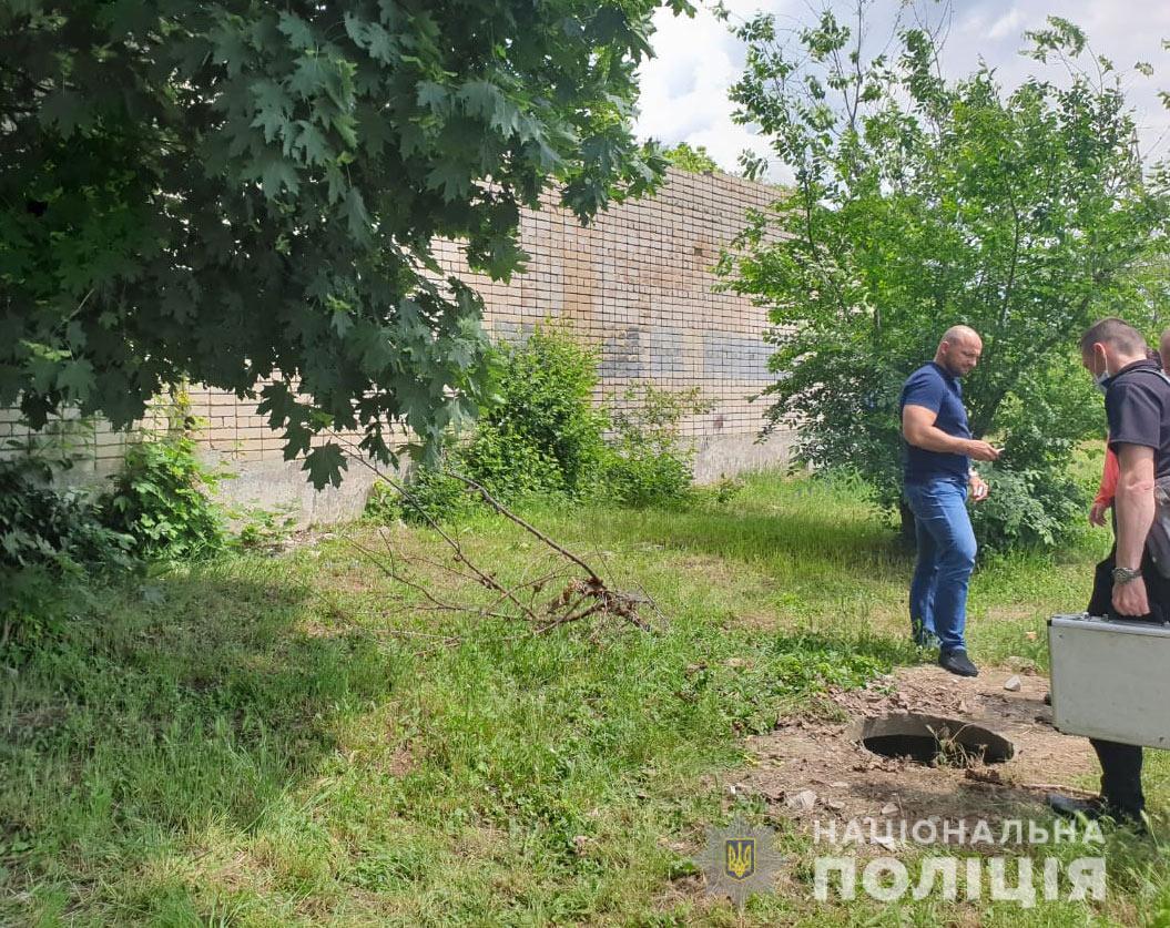 Под Днепром в канализационном коллекторе нашли мертвым восьмилетнего мальчика