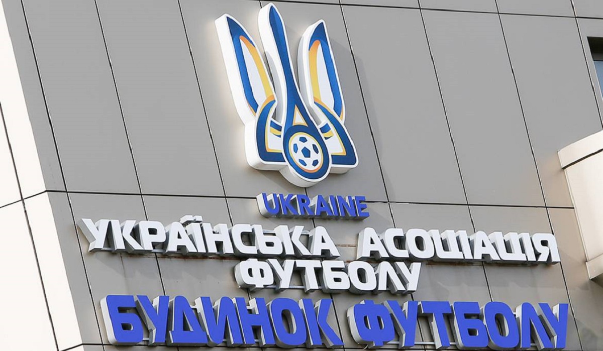 В Украине решение УЕФА по футболкам сборной объяснили деньгами Газпрома