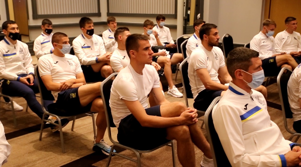 Зеленский созвонился с игроками сборной Украины перед матчем со Швецией (фото) - 3 - изображение