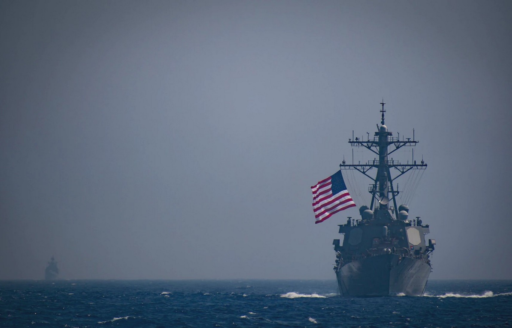Ракетный эсминец США USS Ross вошел в акваторию Чёрного моря