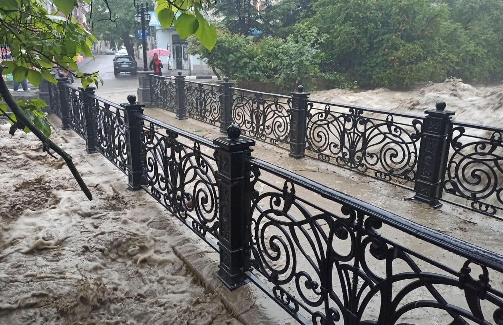 Ливни в Крыму: на полуострове объявлено штормовое предупреждение