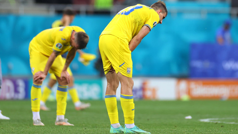 «На**й Шевченко с его е*аными помощниками»: реакция соцсетей на поражение сборной Украины от Австрии на Евро-2020