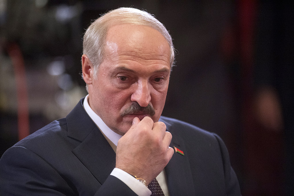 За неуважение к Украине: КНУ лишил Лукашенко статуса почётного доктора