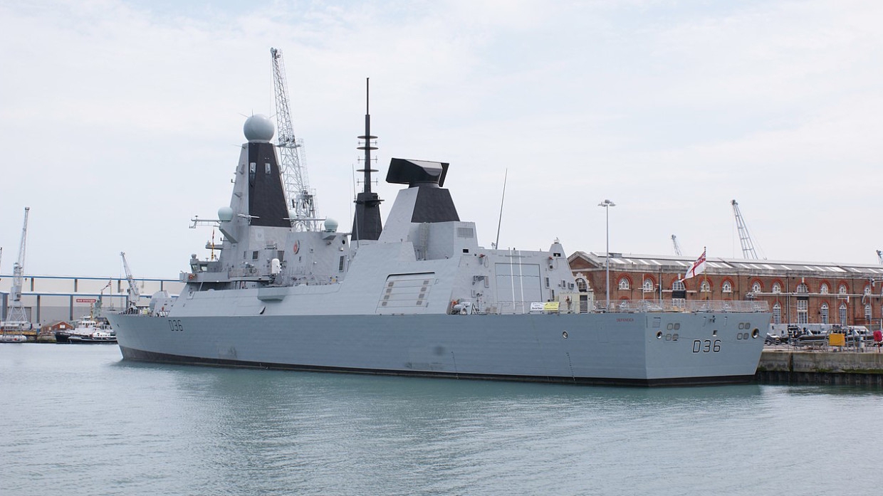 В Британии прокомментировали потерю документов об эсминце Defender