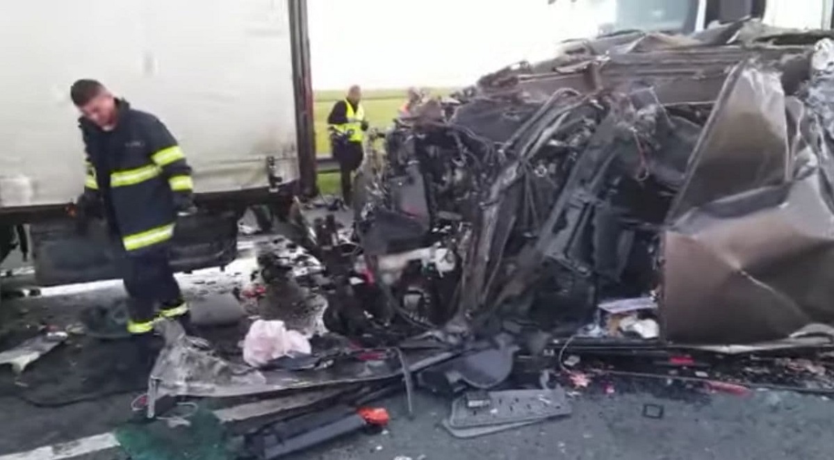 Смертельное ДТП в Румынии: автобус с украинцами врезался в грузовик (видео)