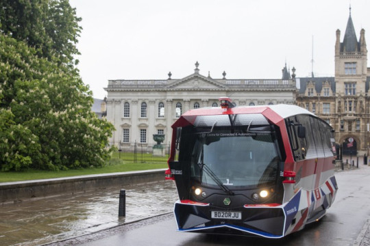«Похож на злого Покемона»: британцы раскритиковали внешность беспилотного автобуса (фото) — СМИ - 1 - изображение