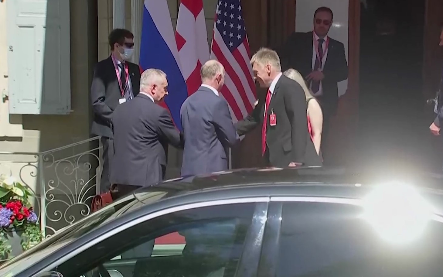 Российская делегация прибыла на виллу Ла Гранж, где пройдут переговоры Путина и Байдена (видео)