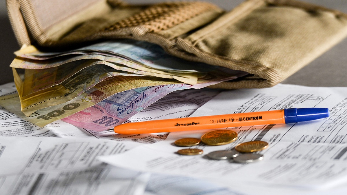 В Украине долги за коммуналку начнут списывать со счетов «ПриватБанка» и Monobank