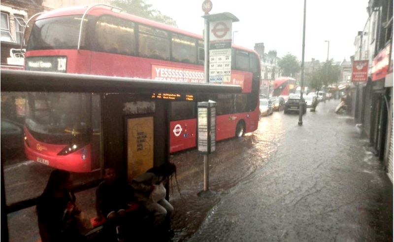 Лондон затопило после сильного дождя (фото, видео) - 2 - изображение