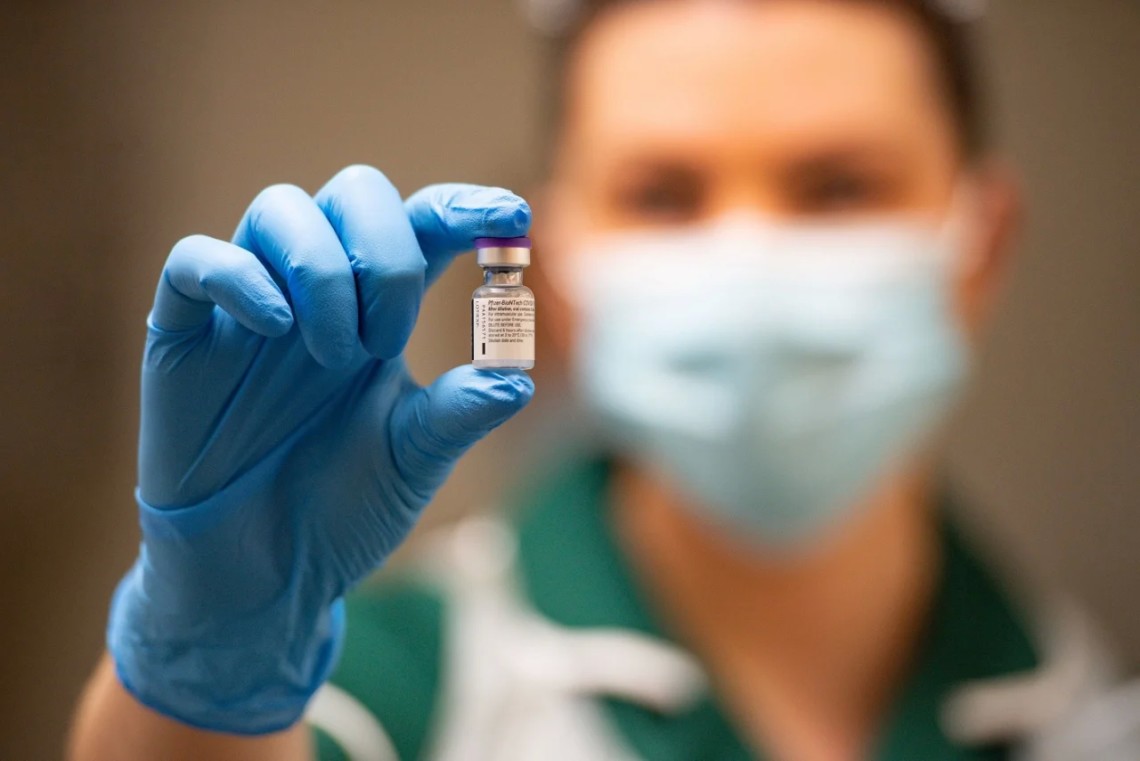 Семь стран ЕС одобрили въезд привитым индийской вакциной CoviShield — СМИ