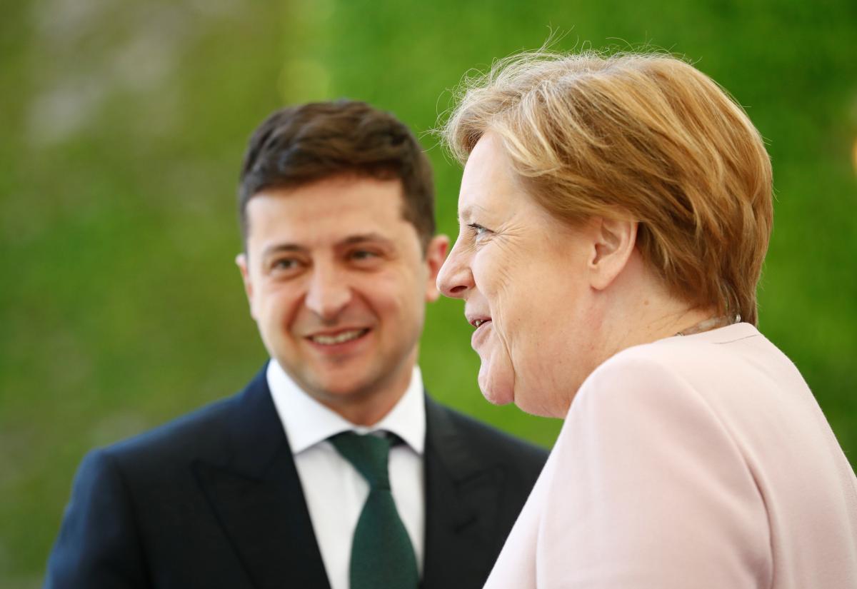 Меркель: Украина должна остаться транзитером газа после запуска СП-2