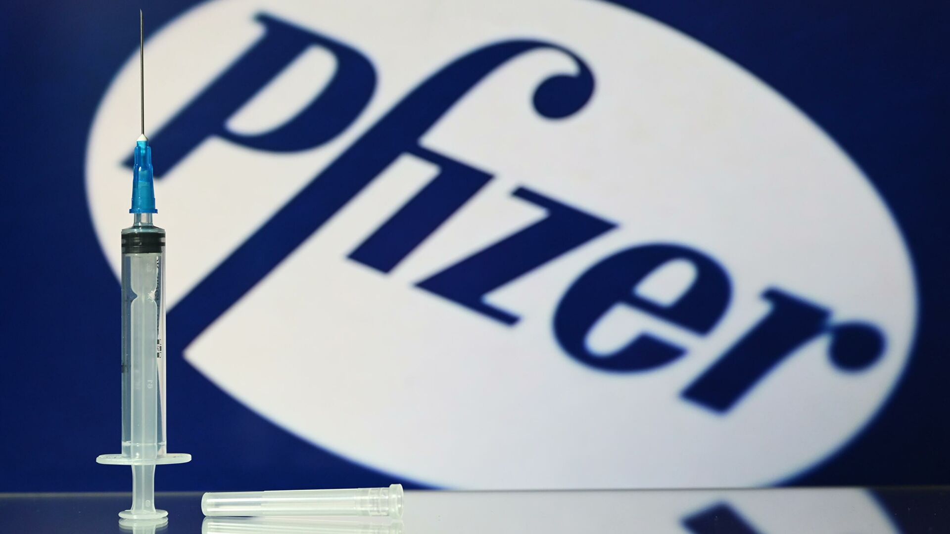 В Pfizer заявили о начале разработки вакцины против «дельта» штамма