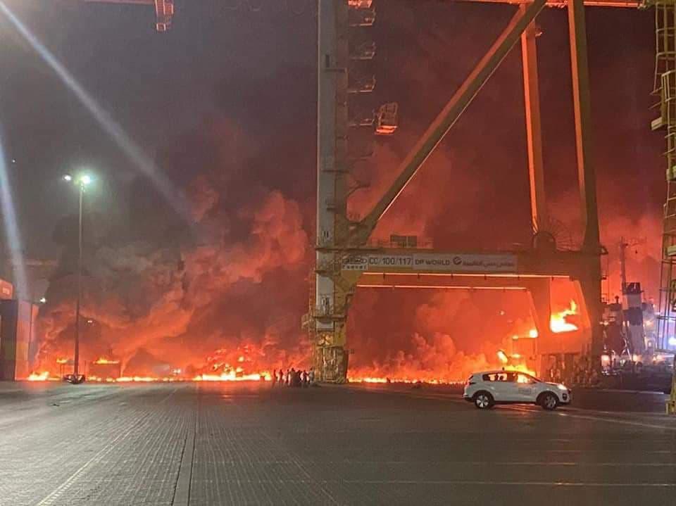 В порту Дубая прогремел мощный взрыв (видео)
