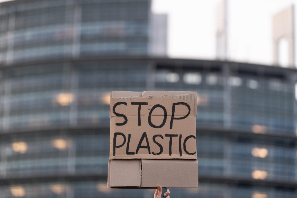 В ЕС запретили одноразовые изделия из пластика