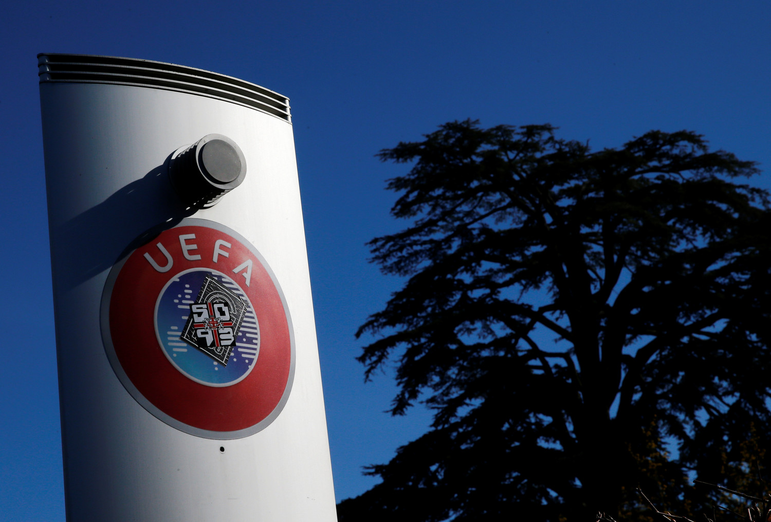 УЕФА осудил расистские высказывания в адрес игроков сборной Англии