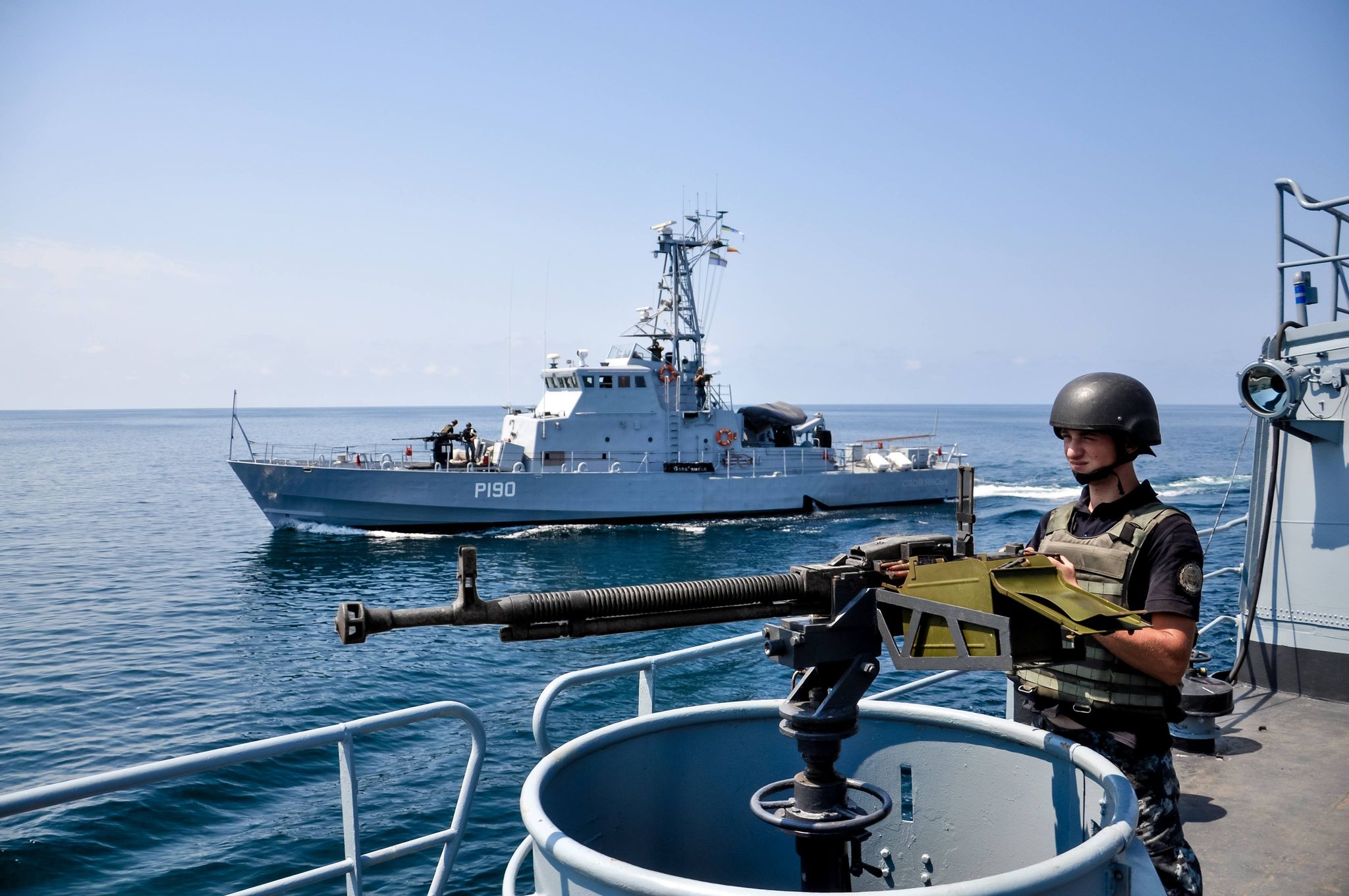 Корабельная группа ВМС Украины «отразила нападение» во время следования в грузинский порт Поти (фото) - 5 - изображение