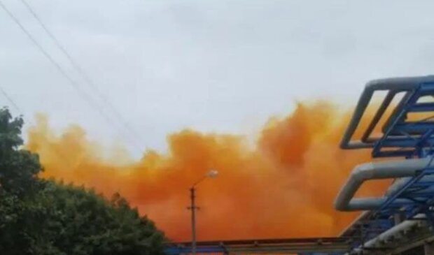 Авария на «РовноАзот»: в воздух ушла туча окиси азота (фото, видео)