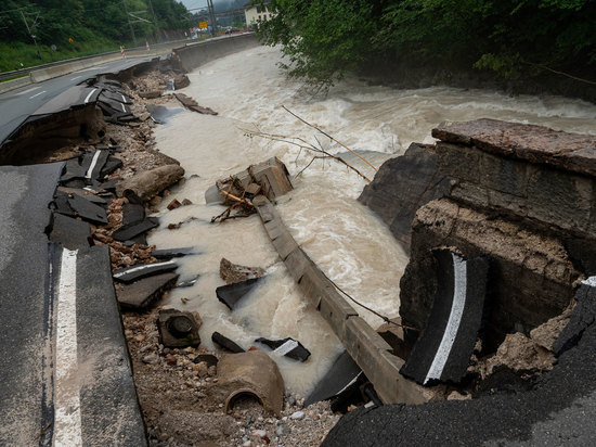 В Германии оценили первые убытки от наводнения (фото) - 2 - изображение