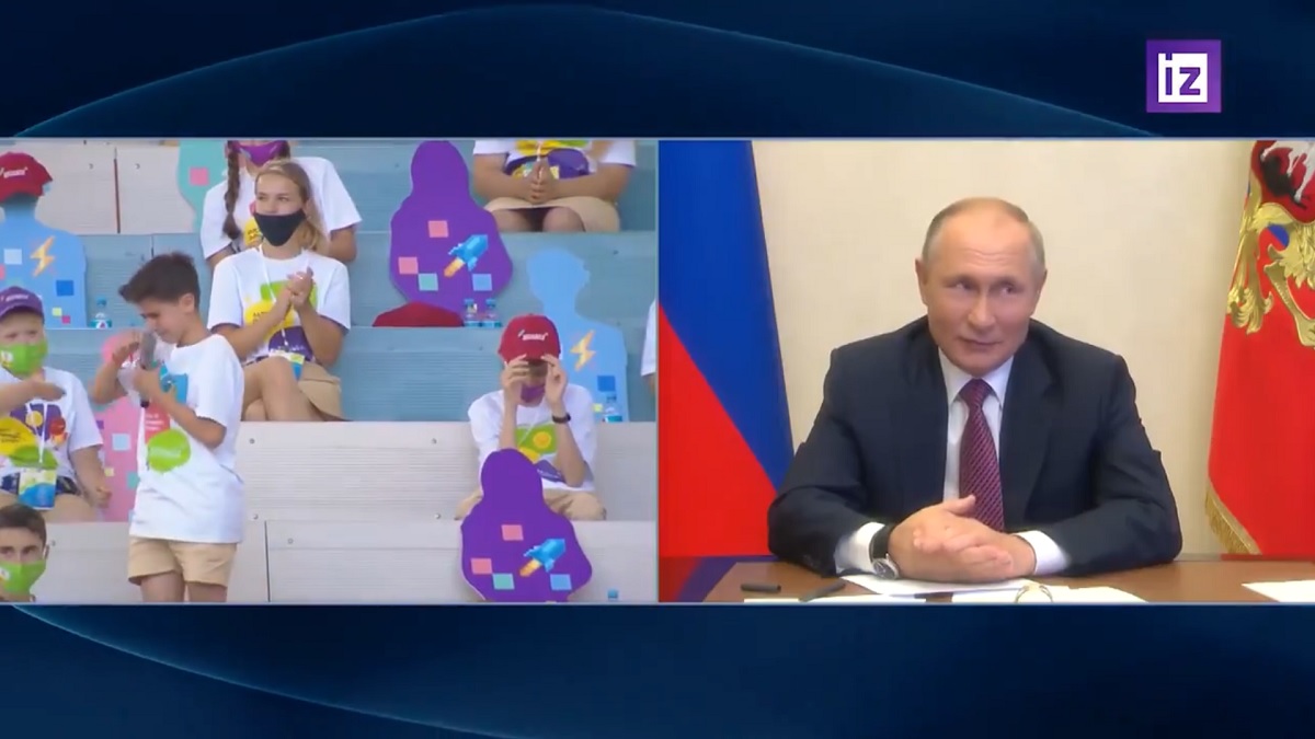 «Не надо стесняться» — Путин утешил расплакавшегося мальчика во время пресс-конференции (видео)