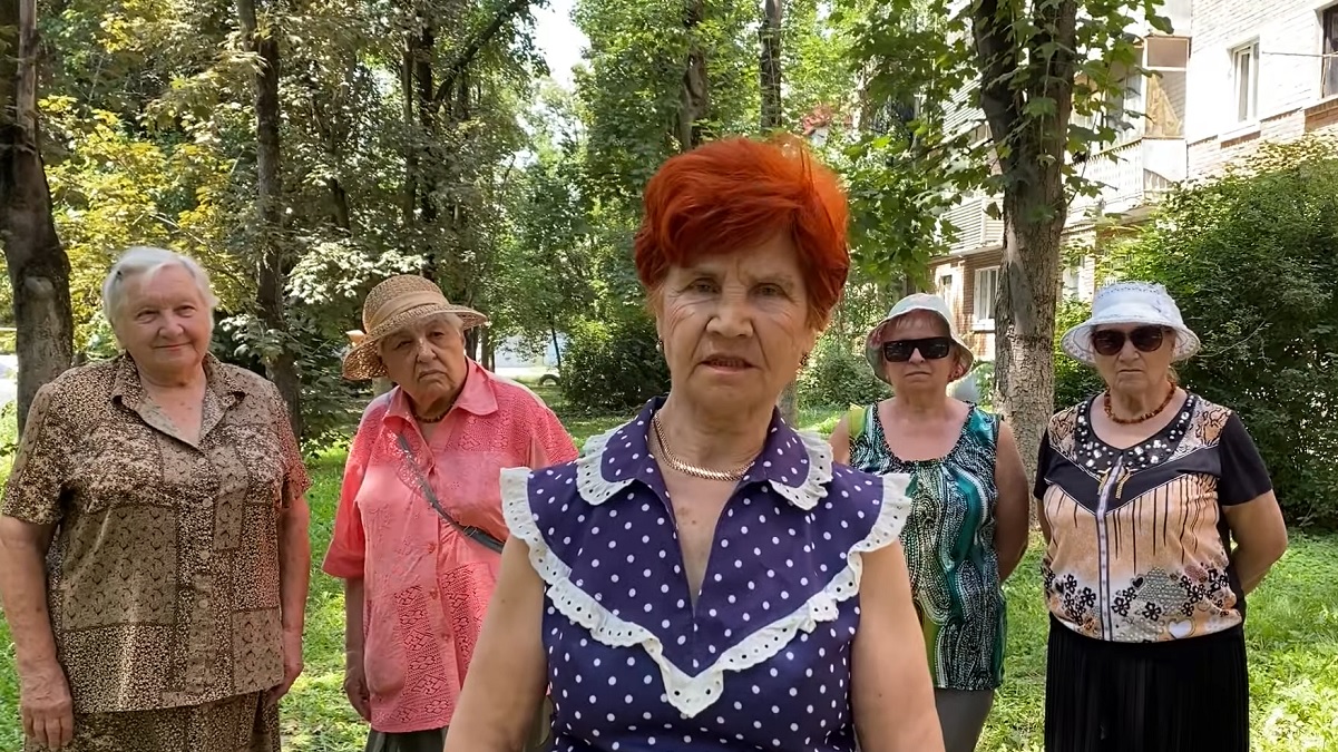 Пенсионерки записали обращение к президенту Украины