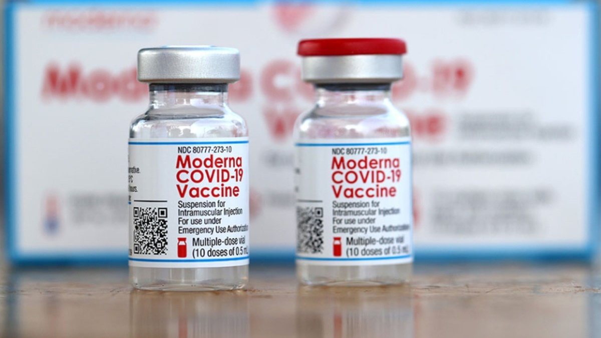 В Украину прибыла первая партия ковид-вакцины Moderna: кого будут прививать
