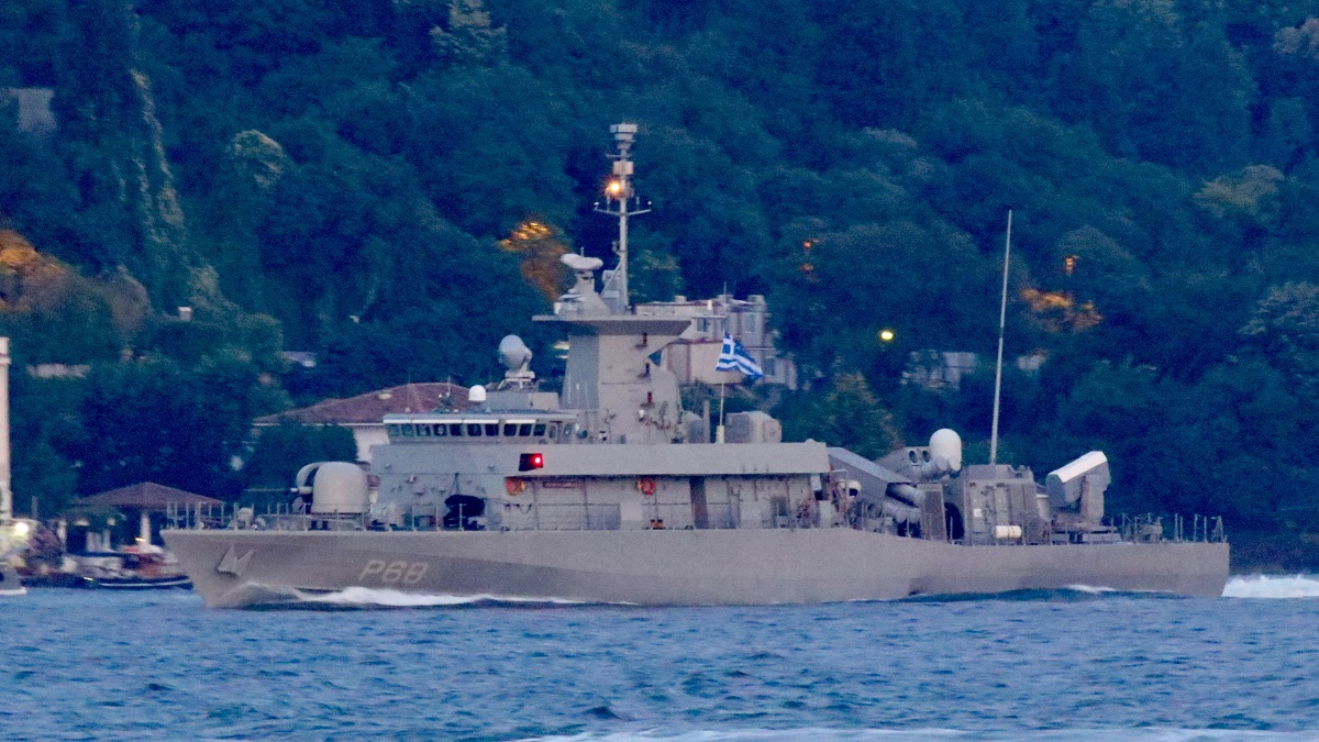 Ударный катер ВМС Греции вошёл в Чёрное море (фото)