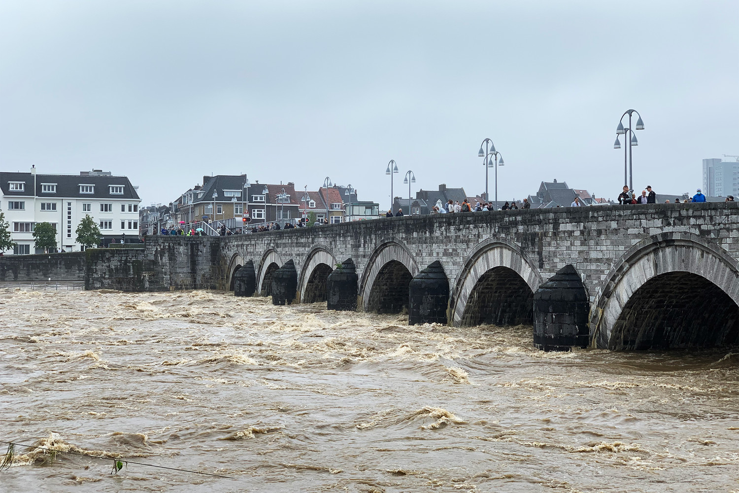 Сотни жертв и ущерб на миллиарды евро: как в Европу пришло самое масштабное за 60 лет наводнение - 7 - изображение