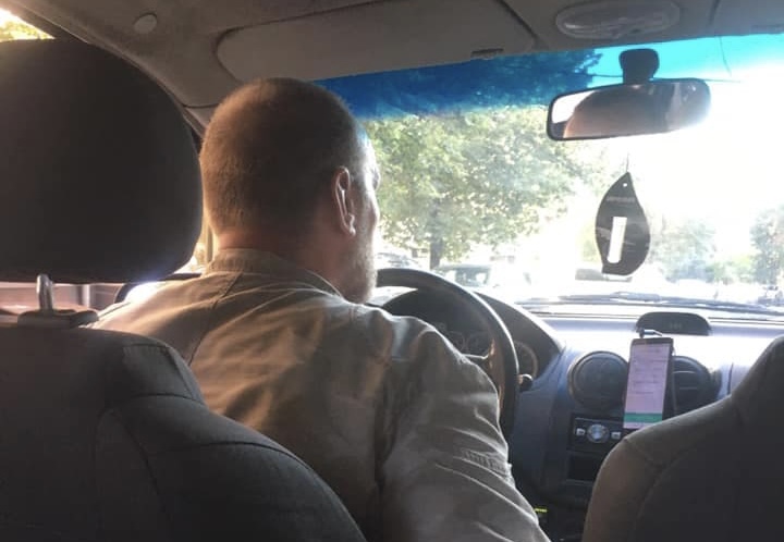 «Исконно русский город»: в Харькове таксиста обвинили в ненависти к украинскому языку