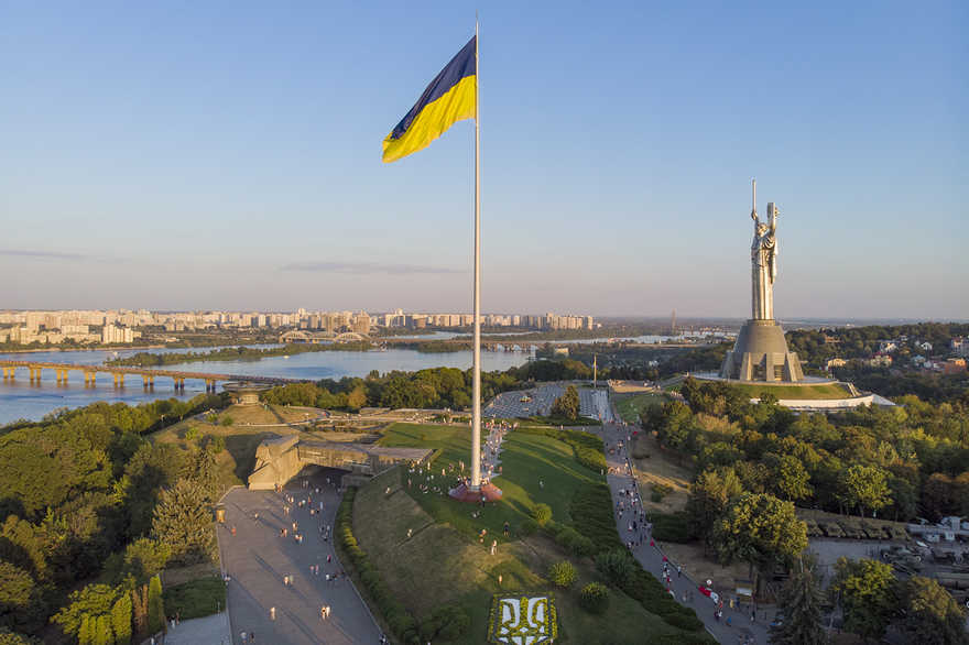 Больше 170 млн грн выделят на гигантские флаги ко Дню независимости