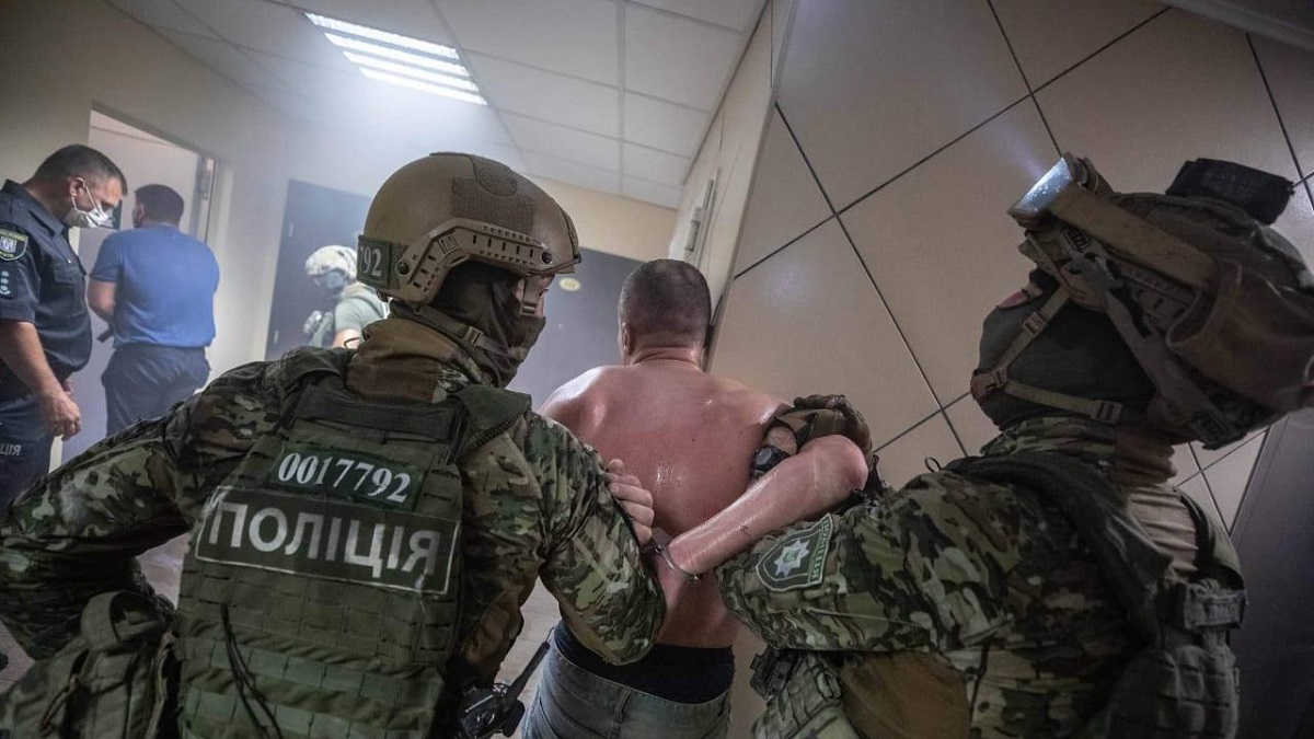 Полиция опубликовала видео и фото задержания голосеевского стрелка