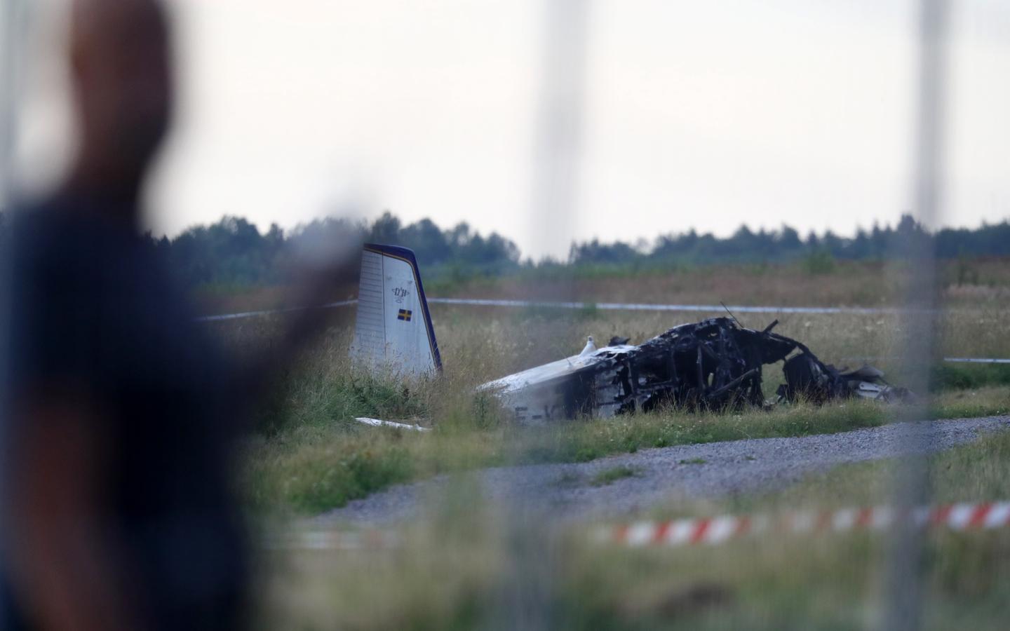 В Швеции разбился самолет с парашютистами: 9 погибших (фото)