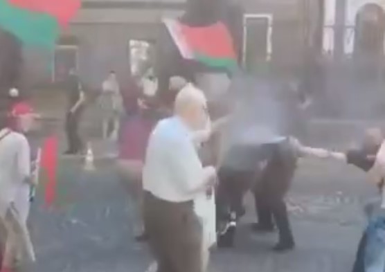 В Киеве националисты напали на сторонников Лукашенко (видео)