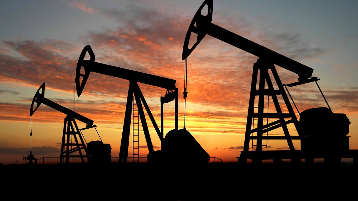 Страны ОПЕК+ договорились повысить добычу нефти