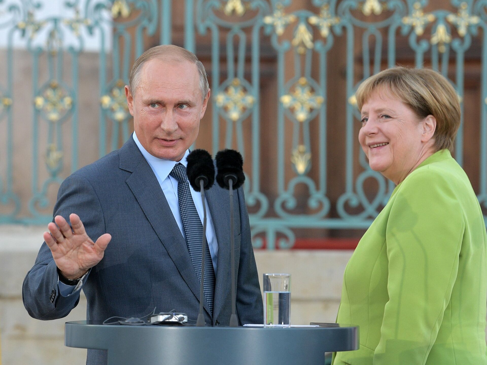 Во Франции заявили, что Меркель одурачила Украину в знак благодарности перед Россией