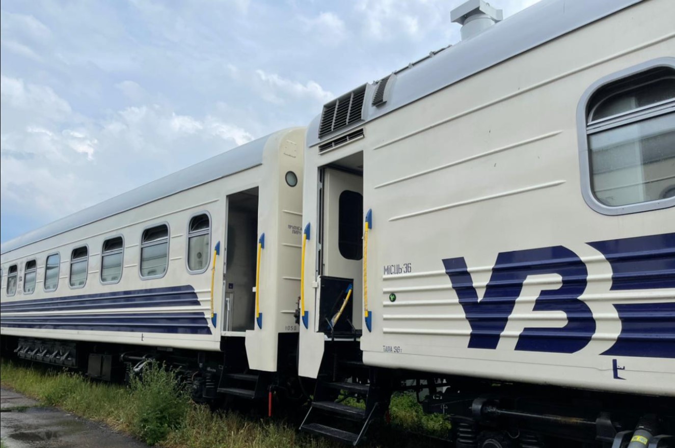 На Полтавщине столкнулись поезд и грузовик: задерживается ряд рейсов