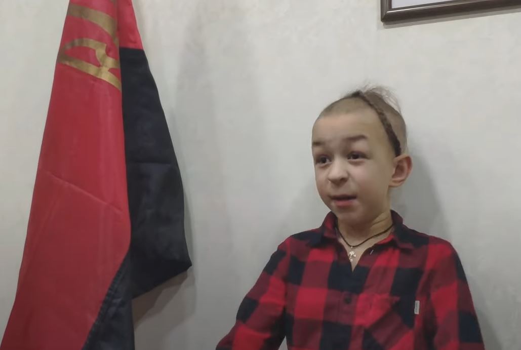 Ненавидит русский язык и Екатерину II: что известно о мальчике-казаке, который дал ультрапатриотичное интервью Соколовой