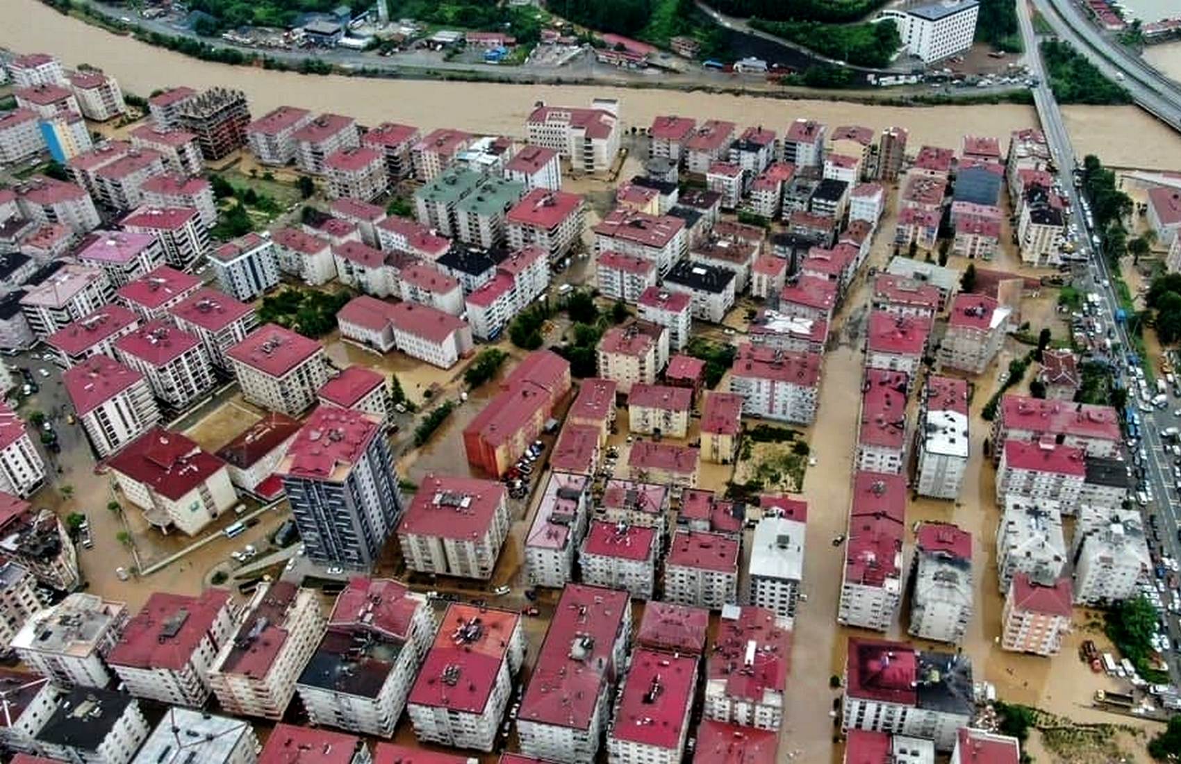 Наводнение в Турции: затоплены провинции на черноморском побережье (фото, видео)