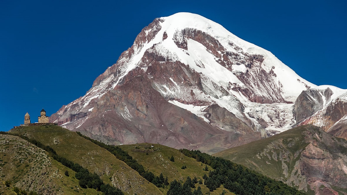 В Северной Осетии лавина накрыла трех украинских альпинистов