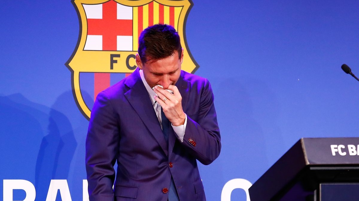 «Я хотел уйти в прошлом году, но не в этом»: Месси не сдержал слёз на прощальной пресс-конференции в «Барселоне» (видео)