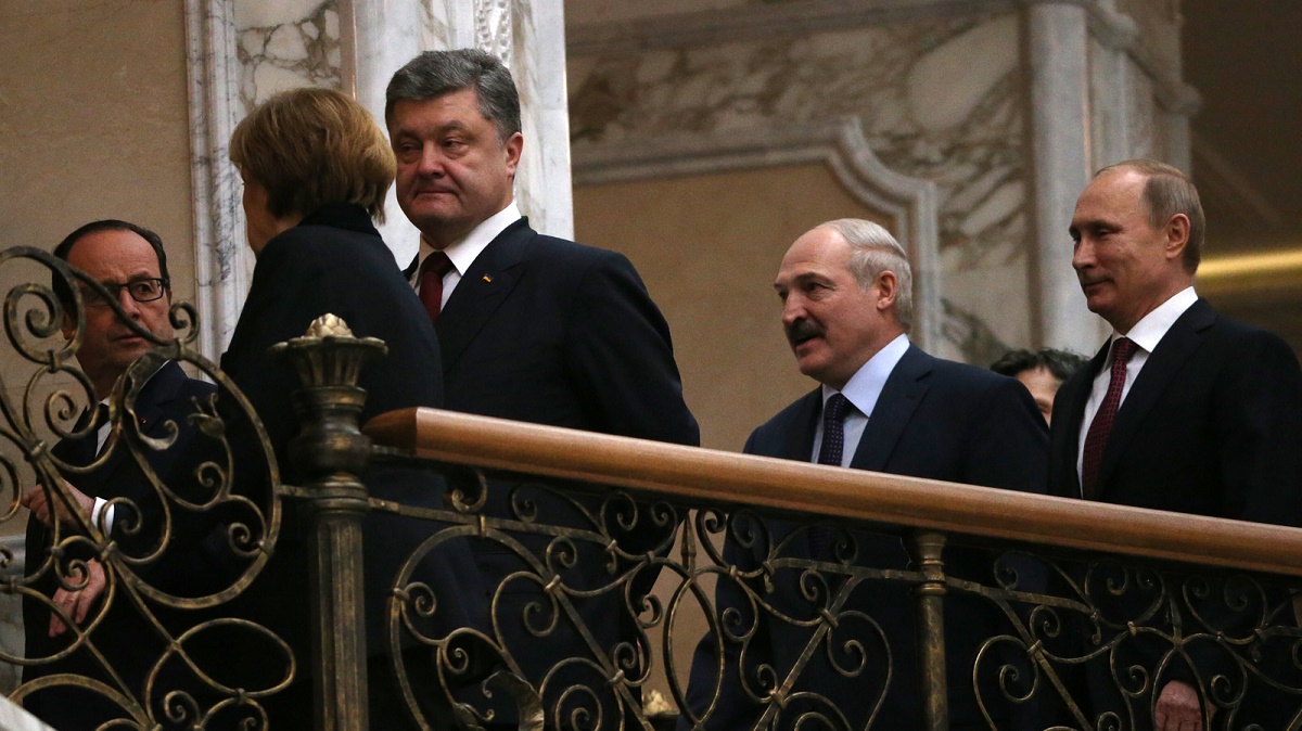 Ел сало с Меркель и здоровался с лидерами «Л/ДНР»: Лукашенко рассказал, как Порошенко подписывал Минские соглашения