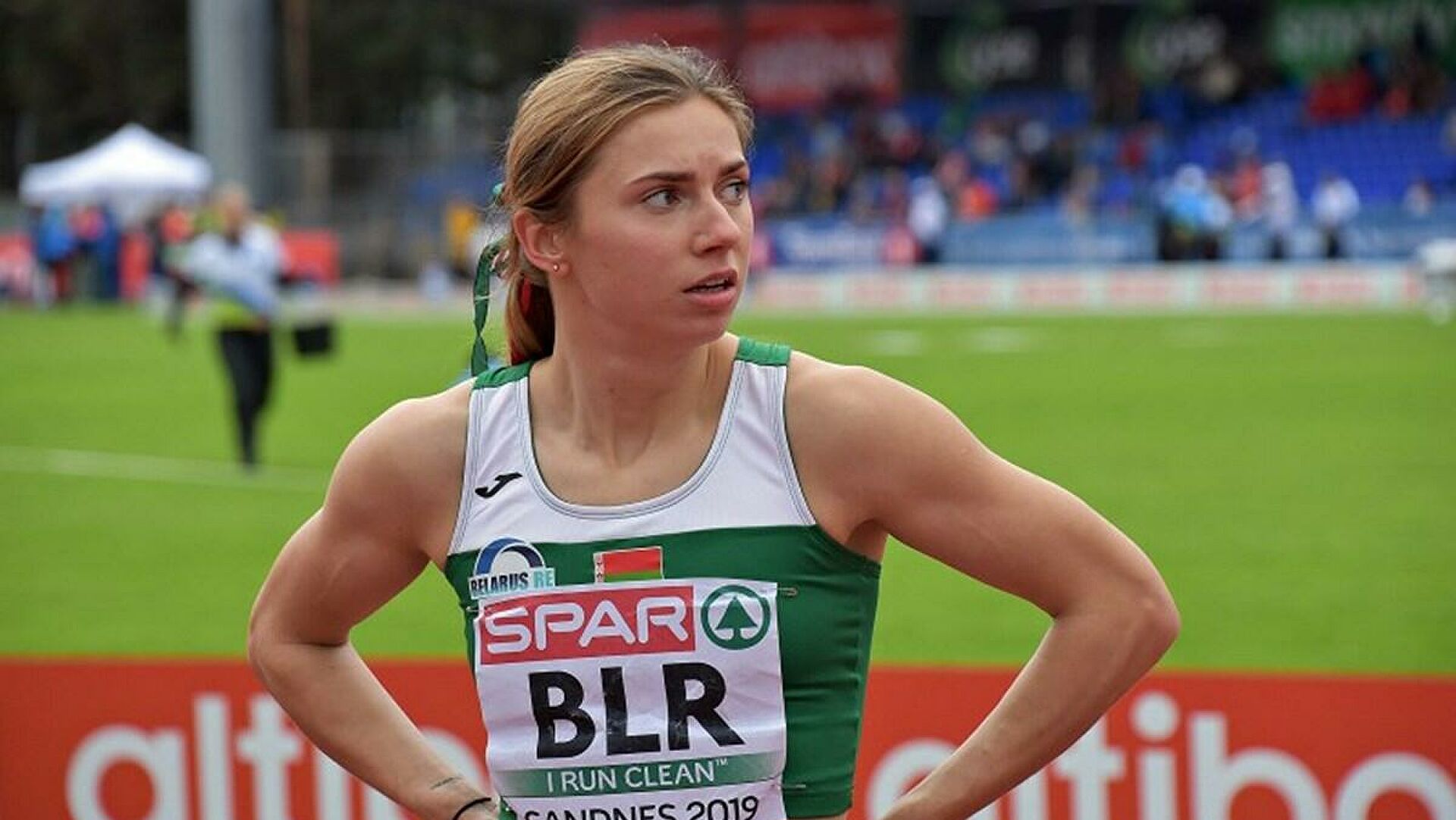Спринт в Польшу: как белорусская бегунья Тимановская устроила скандал на Олимпиаде и отказалась ехать домой