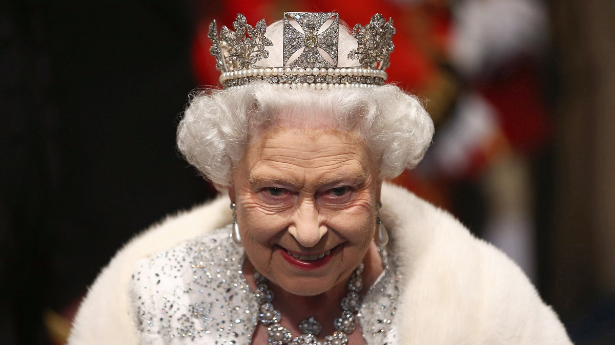 Елизавета II подает в суд на принца Гарри и Меган Маркл