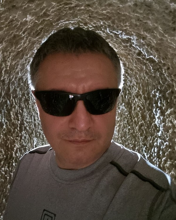 Арсен Аваков в пещере